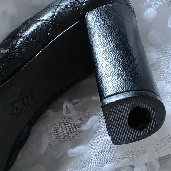 Tory Burch Black Quilted Leather Pumps with Gold Tory Burch accent Logo - Picture 3 of 4